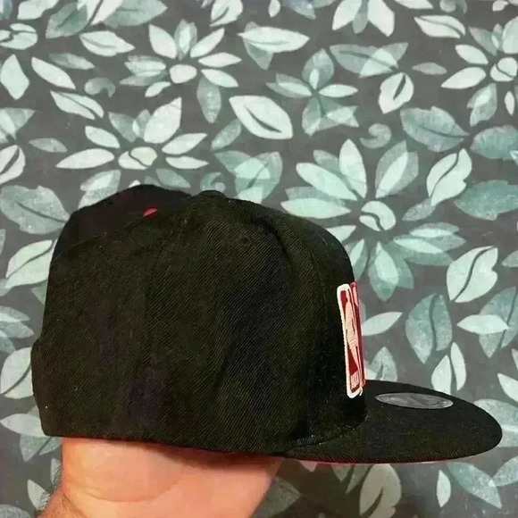 Chicago Bulls Cap - Lot of 2 - Picture 12 of 15